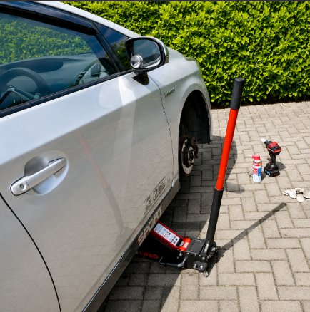 Mobile tyre puncture repair service